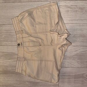 Tilly’s cream cargo shorts